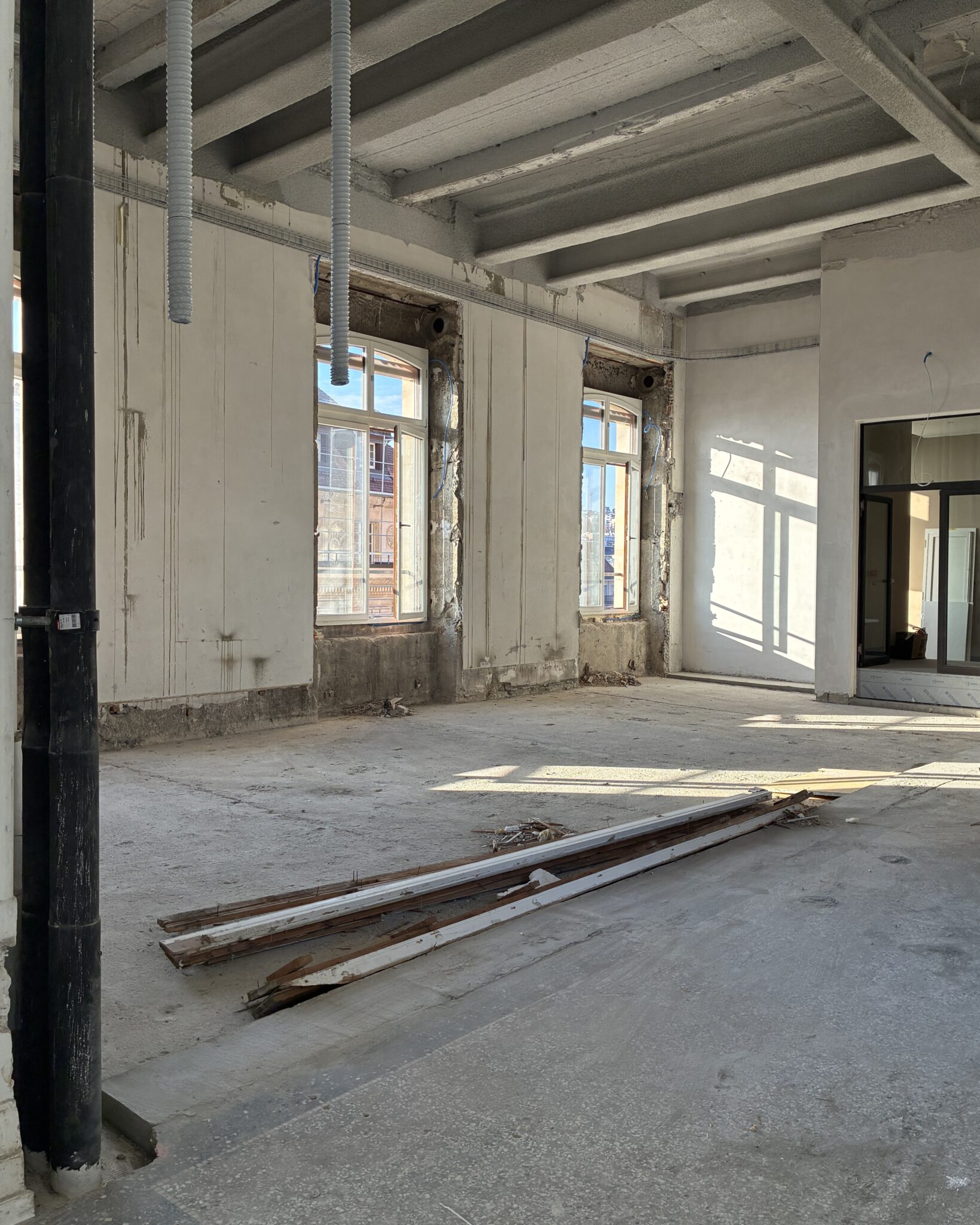 EFG Bank à Lausanne, plateau en chantier sous les poutres en béton apparent